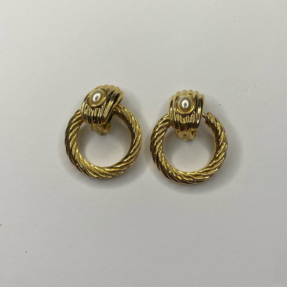 Vintage gold door knocker clip on earrings.